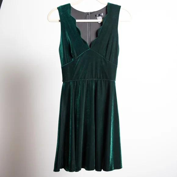 empire waist long sleeve dress Green Long Sleeve Velvet Josie Mini Dress main image 1